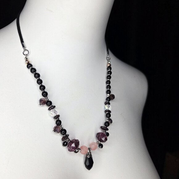 Victorian-inspired gemstone beaded necklace - Garnet and cherry quartz -handmade - Picture 5 of 7